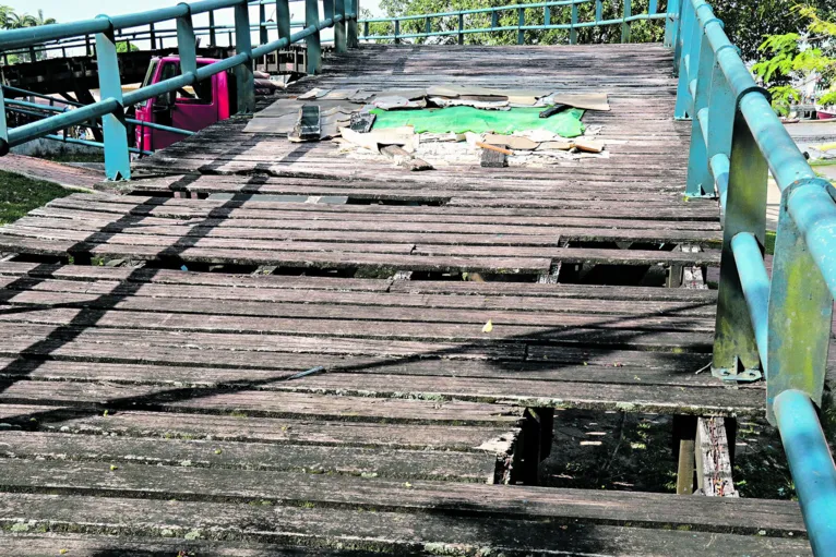 Obra na orla de Icoaraci se arrasta e visitantes reclamam do descaso