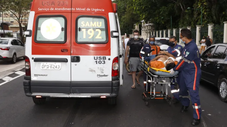 Acidente deixa motociclista ferido na avenida Almirante Barroso