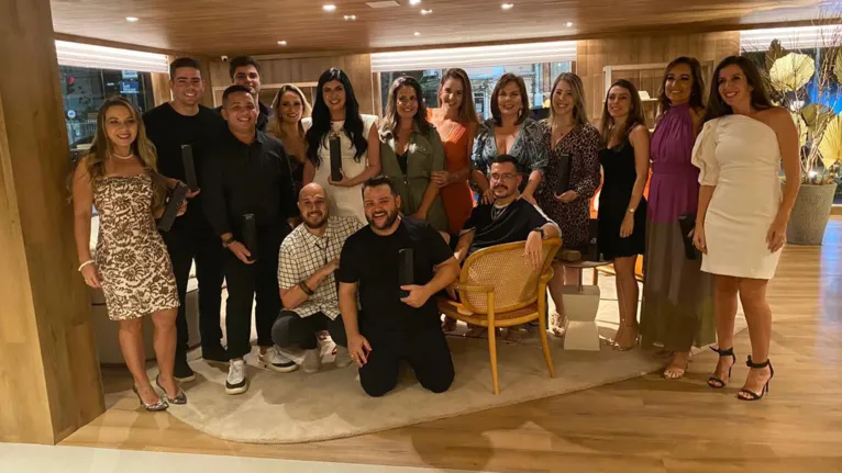 Elias e Luma Rêgo com os 10 arquitetos da criativa e sofisticada Mostra Artefacto Belém 2020