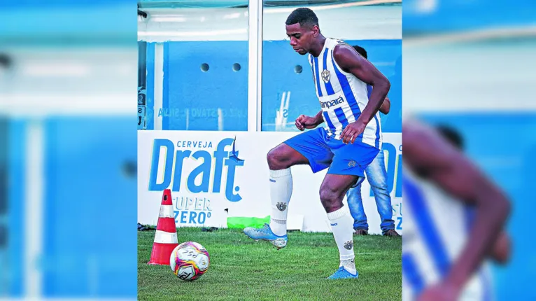 Uilliam Barros comemora o gol da classificação para a decisão e agora quer manter o embalo