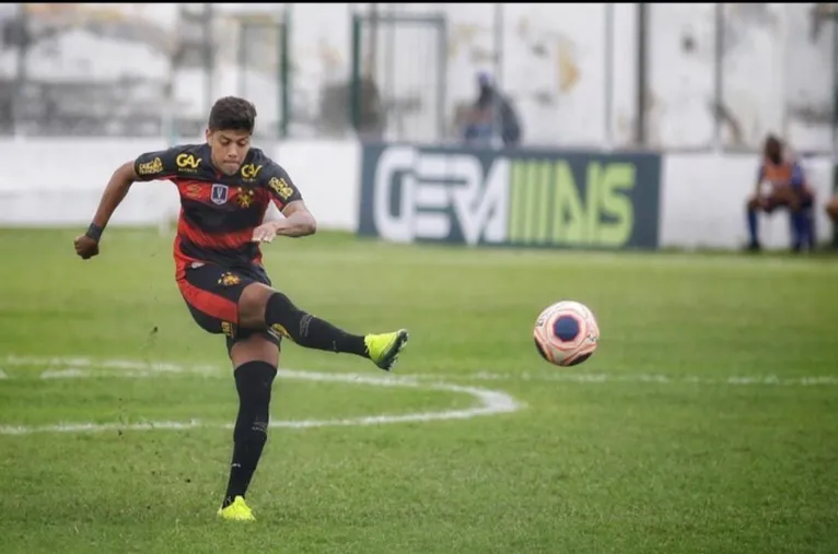 Paraense marca em goleada e livra Sport do rebaixamento