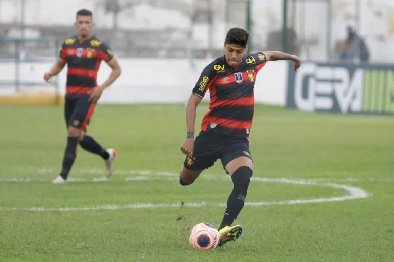 Paraense marca em goleada e livra Sport do rebaixamento