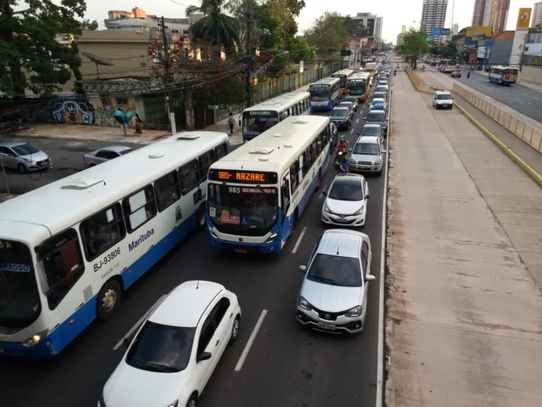 Trânsito congestionado na avenida Almirante Barroso nesta quarta-feira; acompanhe ao vivo