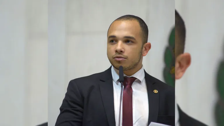 Deputado é condenado a pagar R$ 20 mil por dossiê contra
antifascistas