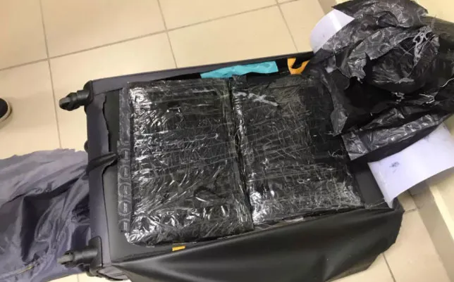 Em março deste ano, foi deflagrada a primeira fase da operação, sendo cumpridos quatro mandados de busca e cinco mandados de prisão nas cidades de Salvador e Ipiaú, na Bahia, e Ananindeua, no Pará. 