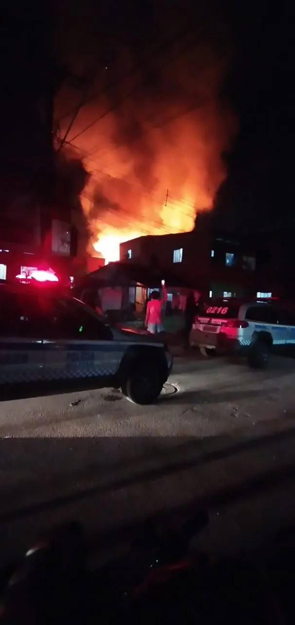 Incêndio de grandes proporções é registrado no bairro de Fátima em Belém . Veja!