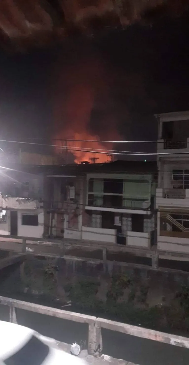 Incêndio de grandes proporções é registrado no bairro de Fátima em Belém . Veja!