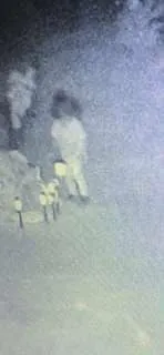 Mãe vê espírito de filha morta em cemitério e imagens viralizam 