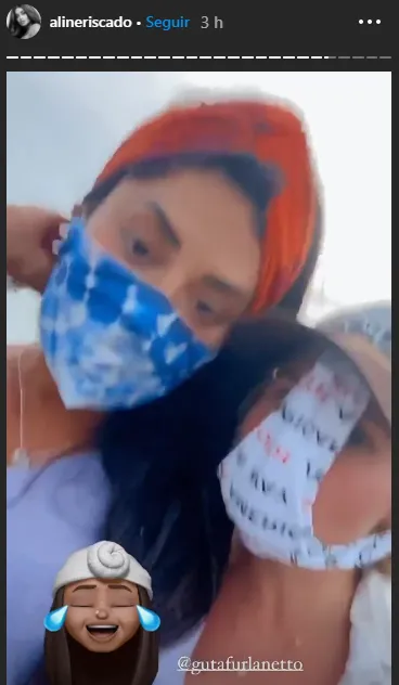 Aline Riscado e amiga usam calcinha como máscara