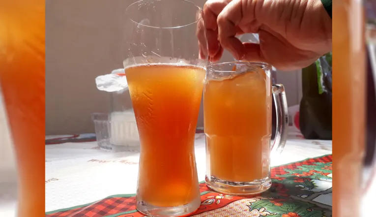 Kombucha gelada no verão paraense.