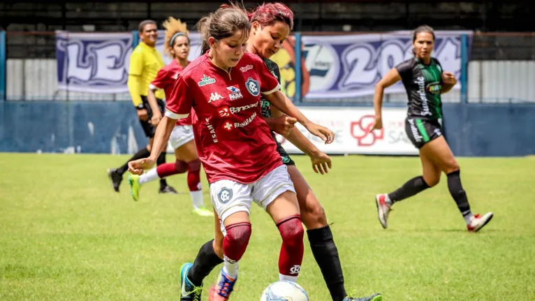 Atleta azulina conduzindo o time rumo à vitória
