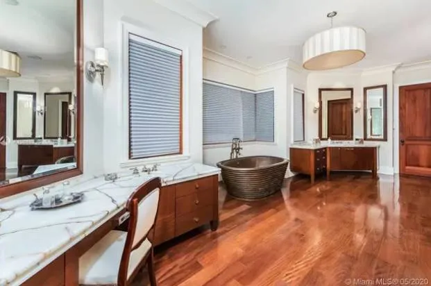Jennifer Lopez compra mansão de R$ 216 mi em ilha exclusiva de Miami