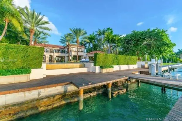 Jennifer Lopez compra mansão de R$ 216 mi em ilha exclusiva de Miami