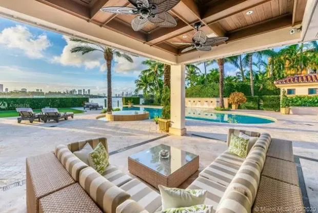 Jennifer Lopez compra mansão de R$ 216 mi em ilha exclusiva de Miami