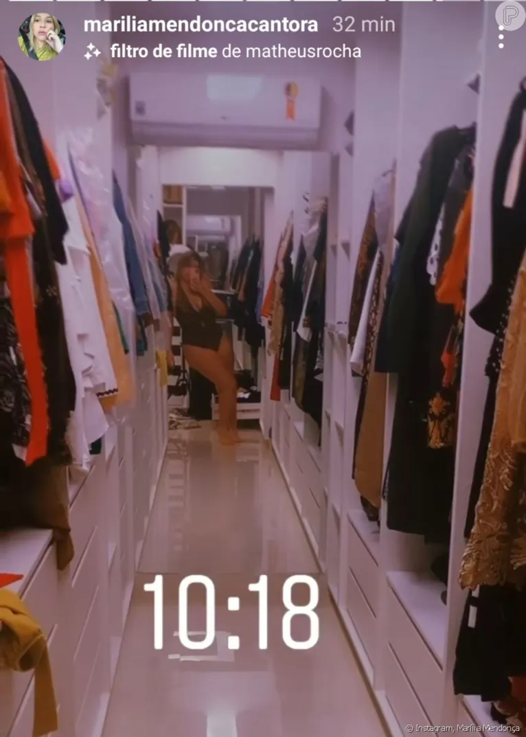 Marília Mendonça exibe corpão em maiô sensual e encanta web