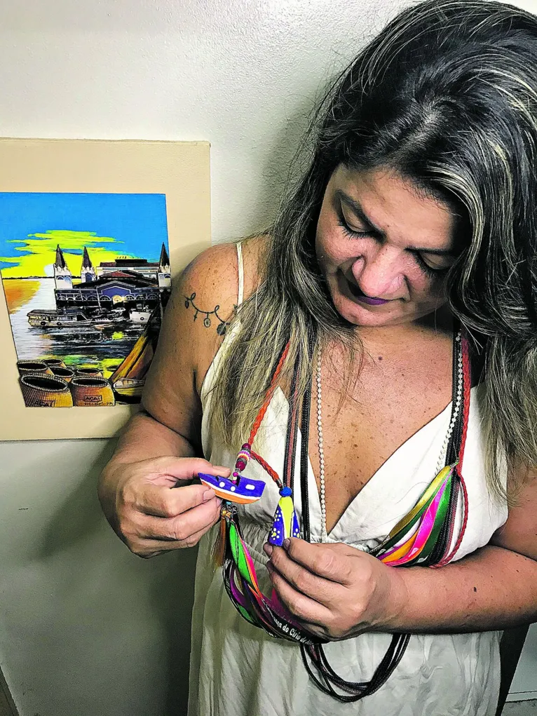 "Utilizo muito as redes sociais para oferecer meus produtos e tenho recebido um retorno excelente. Digo aos meus clientes que vai ter Círio, que vamos arrumar a casa para receber Nossa Senhora e isso refletiu de forma positiva nas vendas”, Erika Dantas, artesã

