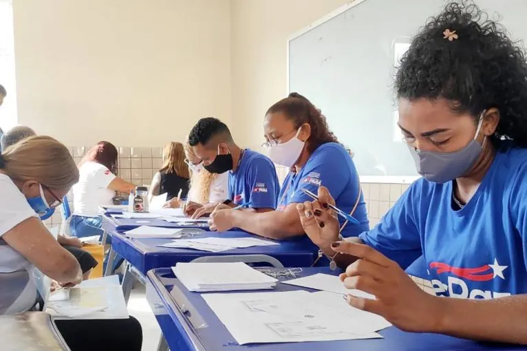 Trabalho de emissão de novas carteiras de identidade é ofertado com todas as medidas de cuidados contra o novo coronavírus.