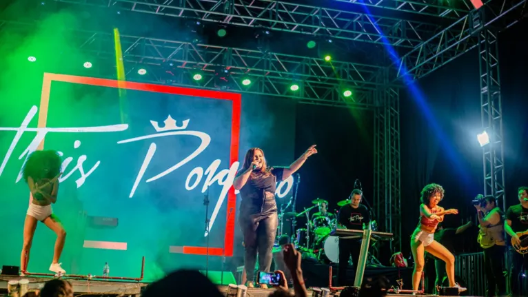 Thaís Porpino comemora aniversário e recebe convidados em live