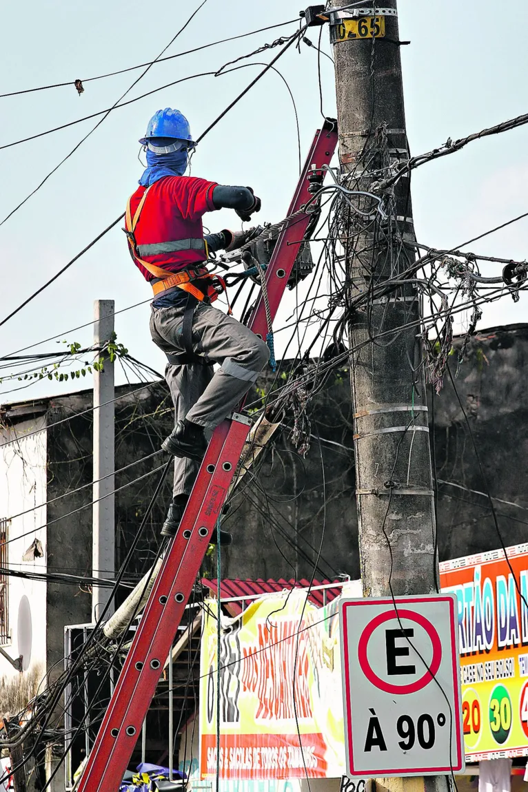 Moradores contam sustos e prejuízos no dia seguinte ao vendaval em Icoaraci