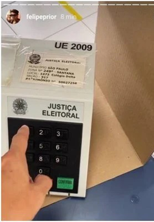Felipe Prior comete crime eleitoral ao filmar voto, veja!