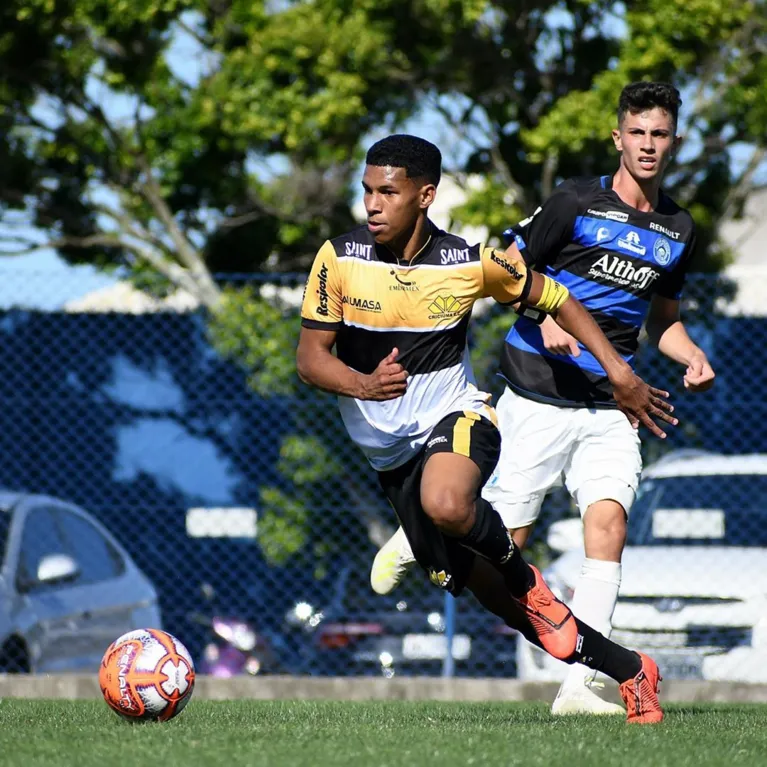 De Marabá ao Mengão: jovem paraense assina com o Flamengo