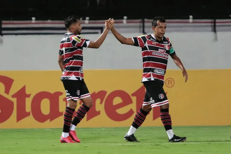 Na última partida do Santa Cruz, o time venceu por 2 a 0 o Vila Nova.
