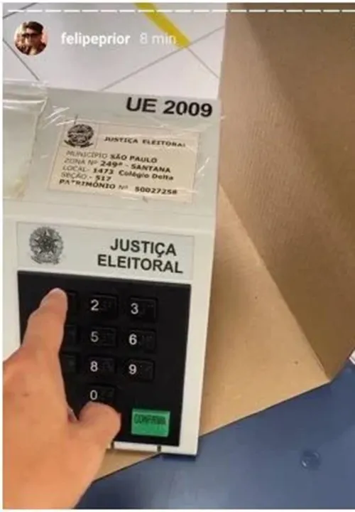 Felipe Prior comete crime eleitoral ao filmar voto, veja!