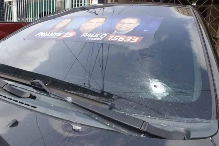 Imagens mostram as marcas do atentado a bala contra Patricia Queiroz, vice de Priante em Belém