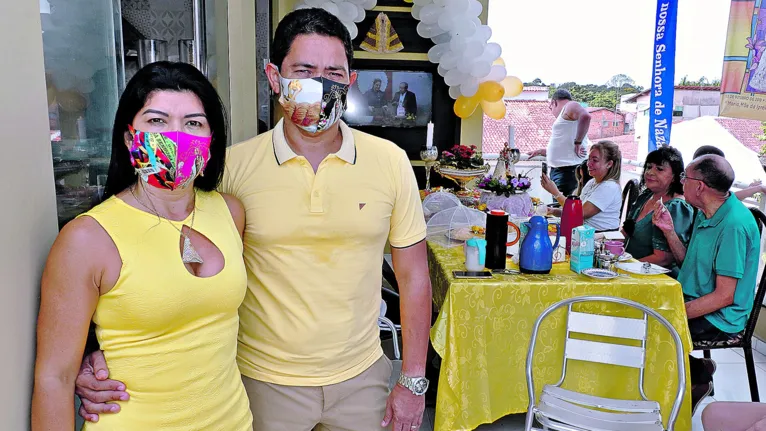 Olinda Campos e o esposo José Galhardo receberam familiares para acompanhar o Círio em casa.