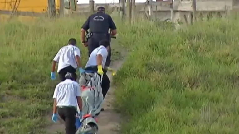 Drogas e corpos de sete pessoas são encontrados em matagal