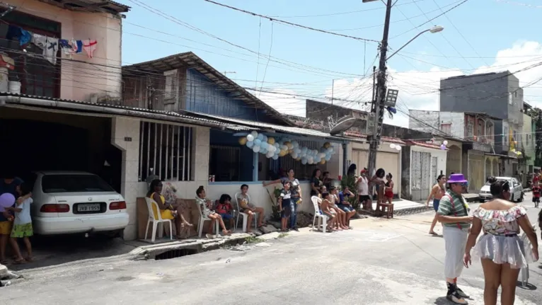 Moradores fazem coleta e promovem dia de alegria a crianças
de bairro de Belém 