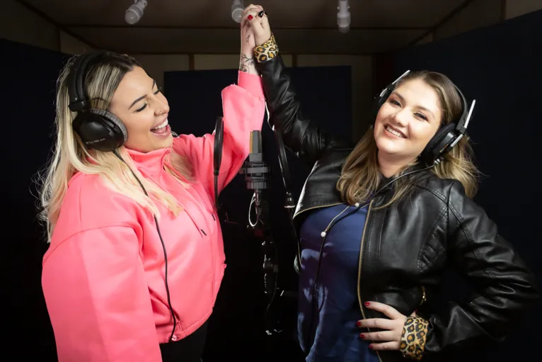 Leticia Moura gravou “O tema sou eu”  com Ana Clara