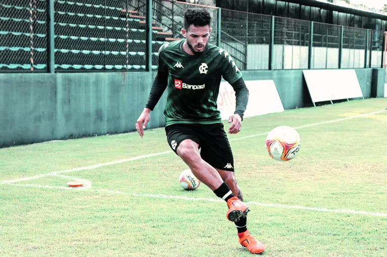 Zagueiro estava em tratamento de lesão e, se der resposta positiva no treino de hoje, deve ser incluído na delegação