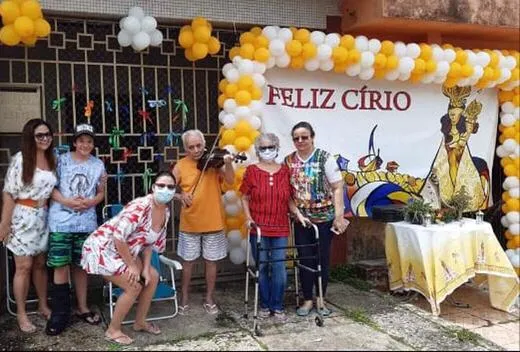 Milagre: idoso com Alzheimer toca violino para Nossa Senhora em Belém. Veja o vídeo