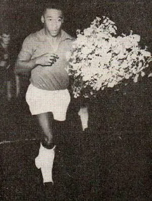 Pelé com a camisa do Remo levou a torcida azulina ao delírio