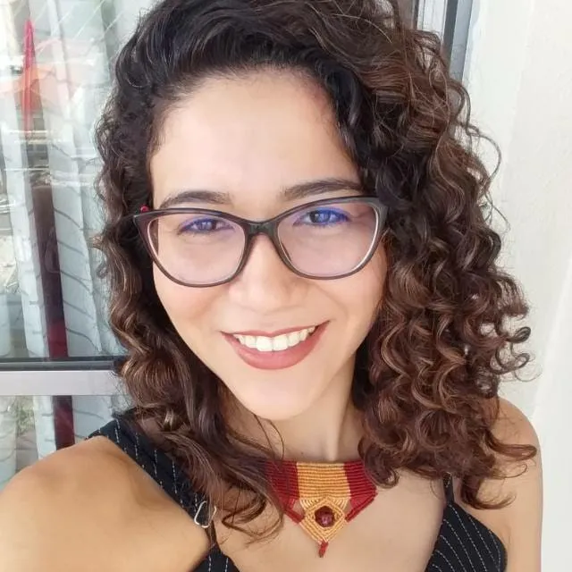 Crissia Cruz, Psicóloga, professora da Estácio do curso de Psicologia, mestra em psicologia (UFPA), doutoranda em psicologia (UFPA). Especialista em Psicologia da Saúde. Pós-graduada em Atenção à saúde da mulher e da criança.