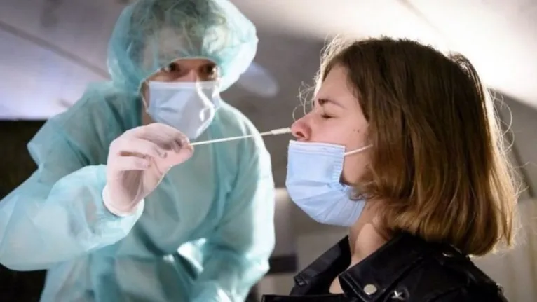 Saiba quando uma pessoa com covid-19 deixa de ser contagiosa, com ou sem sintomas