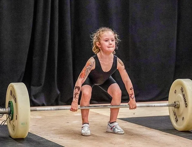 Conheça a menina de 7 anos considerada a criança mais forte do mundo