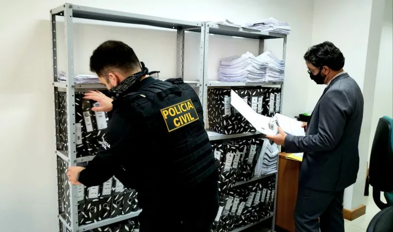 Justiça ordena e Polícia faz busca e apreensão na Sesma por desvios de recursos no combate à pandemia