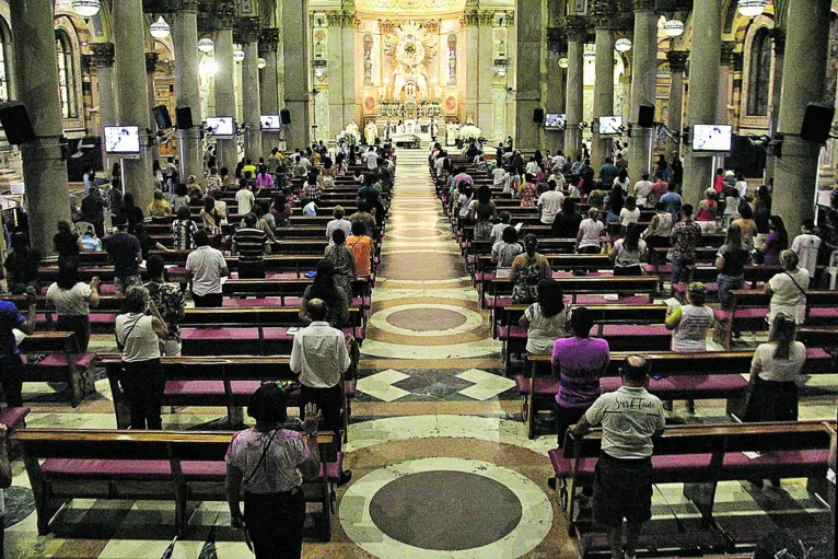 A Festa de Nossa Senhora de Nazaré terminou com missa, fogos e projeções na Basílica.