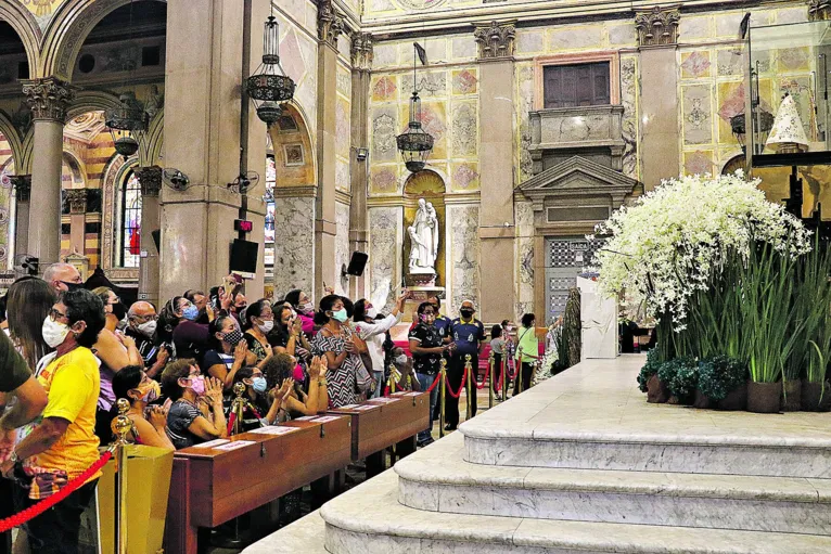 Espera chegou a duas horas para entrar na Basílica e ver a imagem de Nossa Senhora de Nazaré

