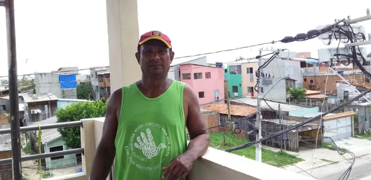 Pedreiro Nonato Botelho é especialista em reforma e reforço de telhados