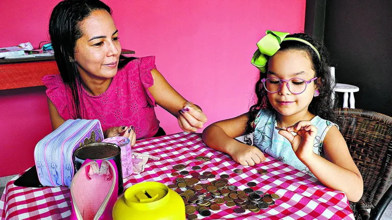 O uso de jogos e brincadeiras lúdicas torna a educação financeira uma prática prazerosa para as crianças. 