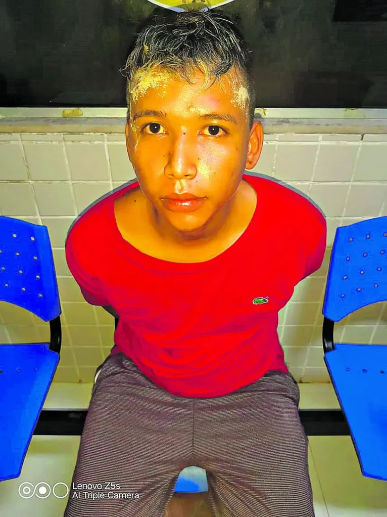 Enquanto os outros criminosos conseguiram escapar, Josias Pinheiro Santos caiu nas mãos dos policiais, que o levaram preso em flagrante para a seccional

