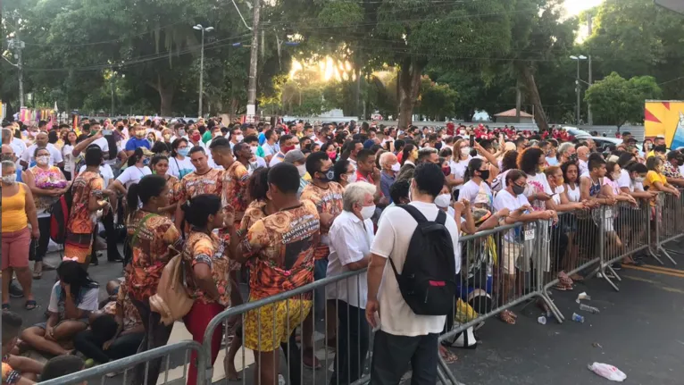 Imagem peregrina deixa a igreja da Sé e é levada para o Portal da Amazônia