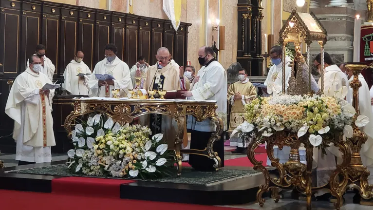 Imagem peregrina deixa a igreja da Sé e é levada para o Portal da Amazônia