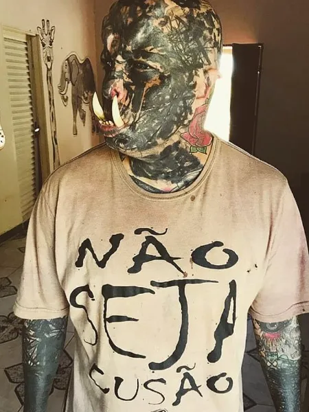 Nem todos aprovam o visual de "Orc", mas apoio de estranhos o ajuda a "continuar"