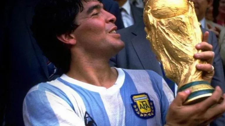 Diego Maradona morre aos 60 anos na Argentina