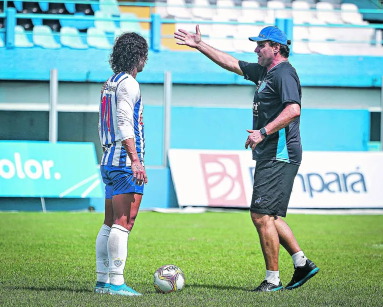 Técnico quer time balançando as redes