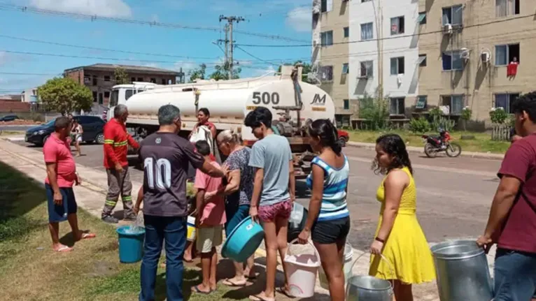 Peixes apodrecem sem geladeira e aluguel de tomadas vira negócio no Amapá